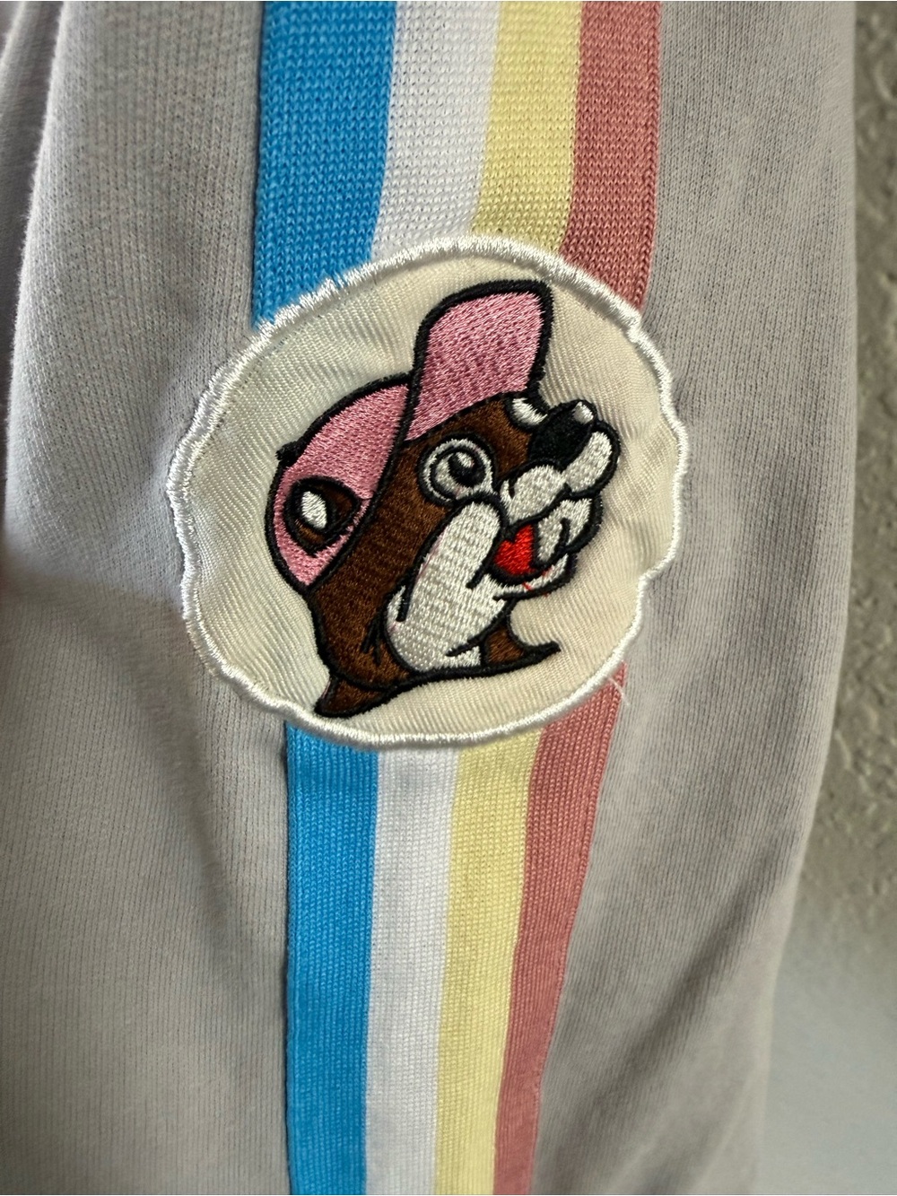 Buc-ees Women’s Gray Joggers L/XL Distressed Pockets Patch Side Stripes Flaws